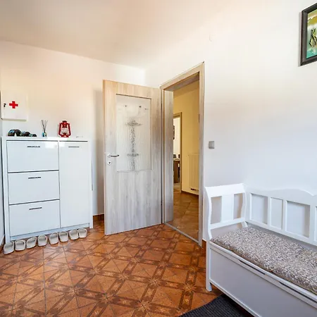 Molnar Apartment Zirovnica
